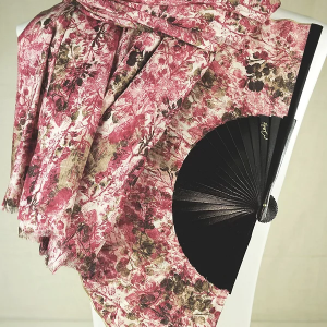Foulard de algodón 100% estampado digitalmente de aprox. 185 cm. x 90 cm